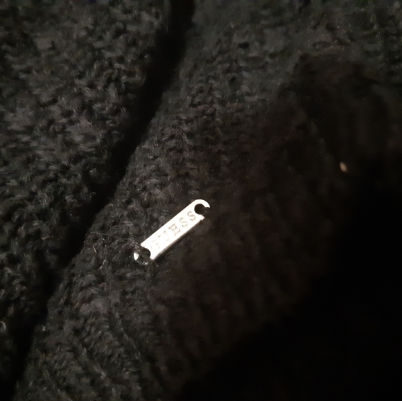 Guess knit top with detailed V-neck - Picture 3 of 5